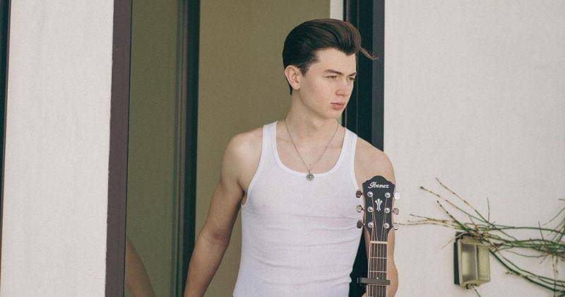 Instagram.com/elliotjamesreay